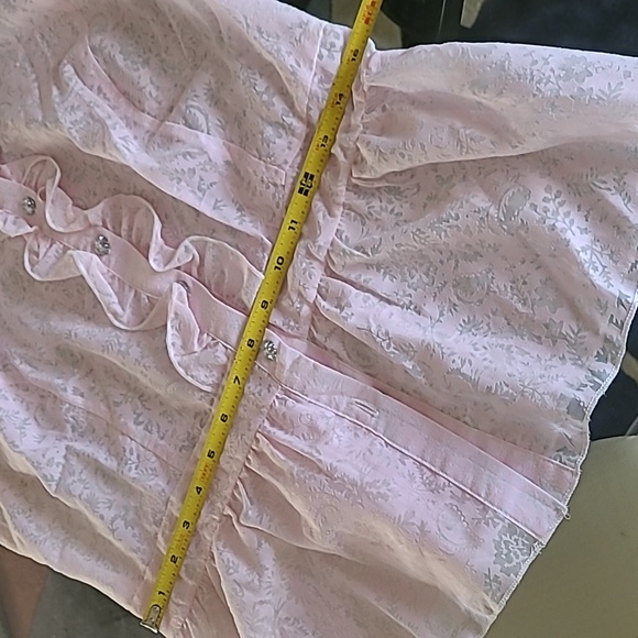 NWT Button Down Ladie's Shirt ❤️ - Picture 8 of 9